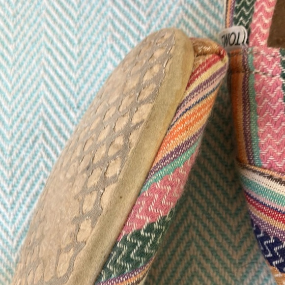 Toms size 8 women’s Colorful Striped Canvas Slip-Ons - fair condition - Picture 15 of 15